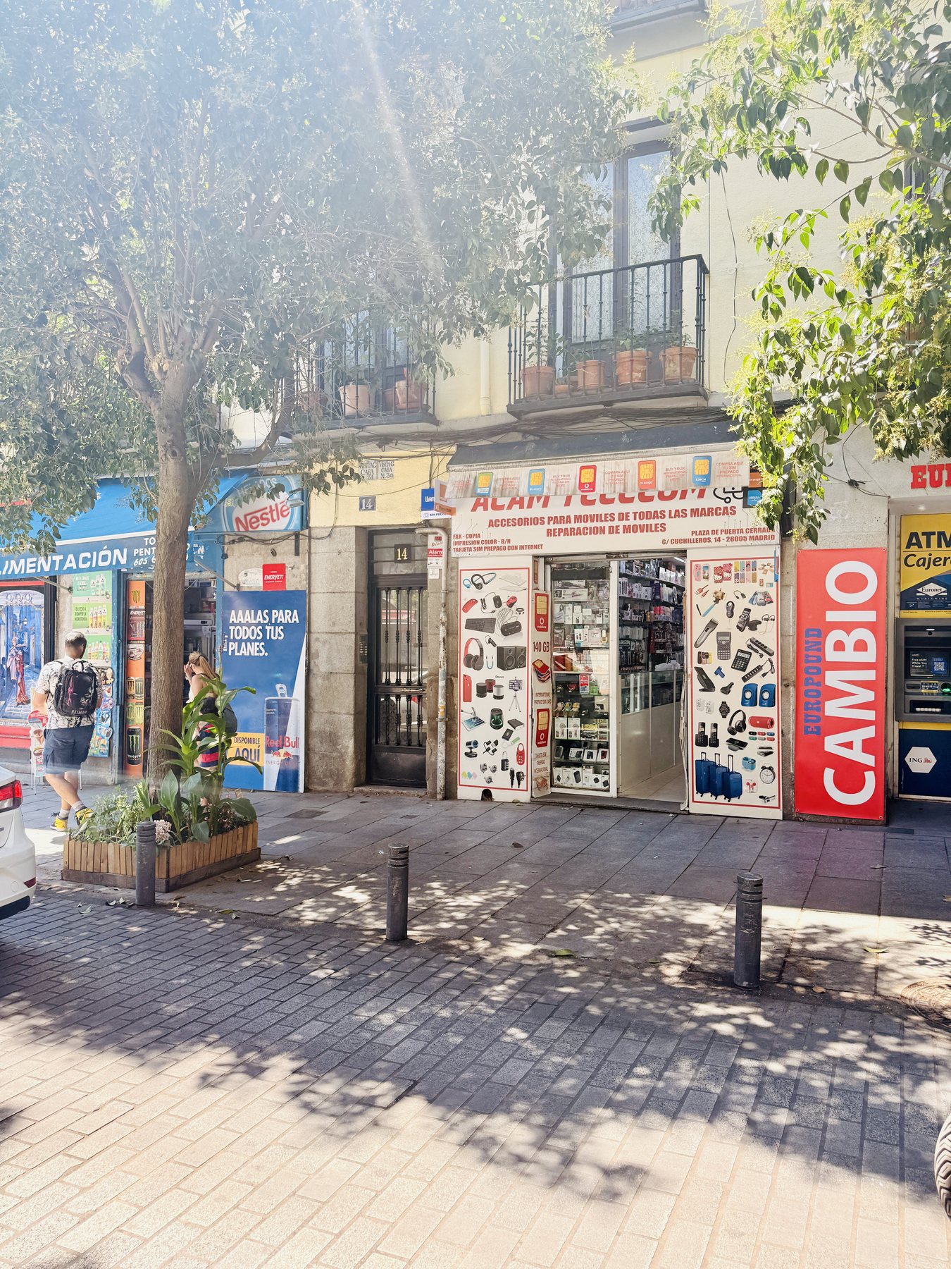 Fachada de Alam Telecom cerca de Puerta Cerrada en Madrid